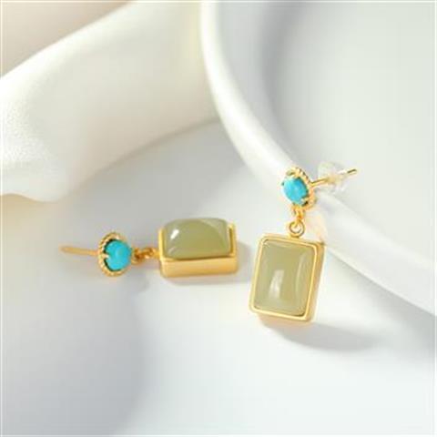 Beautiful Silver Earring with Unique Style