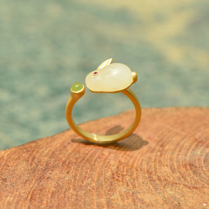 Classic Silver Ring with Timeless Appeal