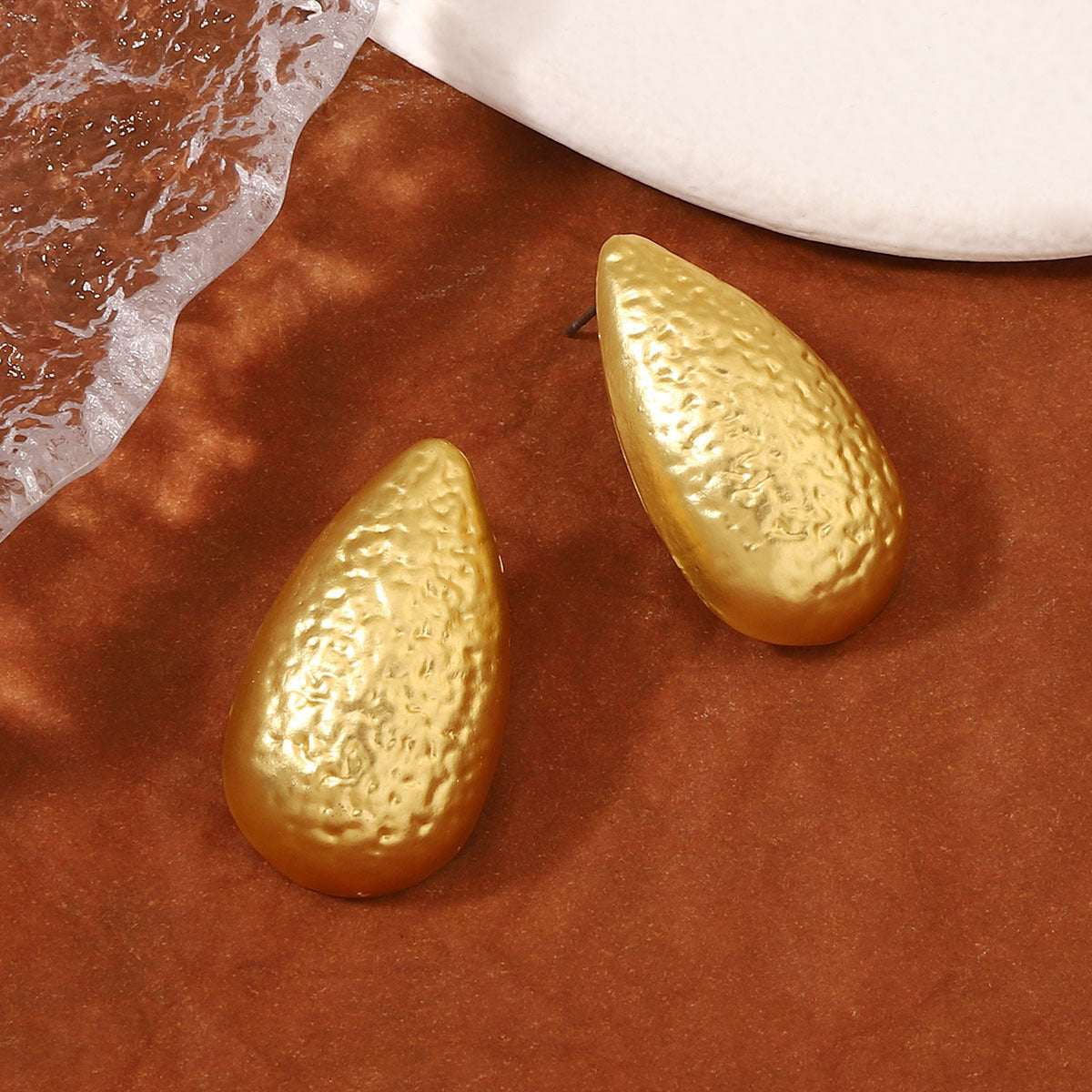 Classic Gold Earring with Timeless Appeal