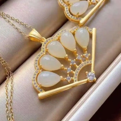Romantic Silver Necklace for Special Moments
