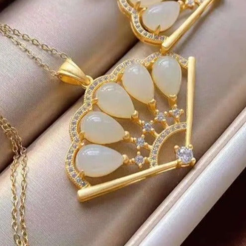 Romantic Silver Necklace for Special Moments