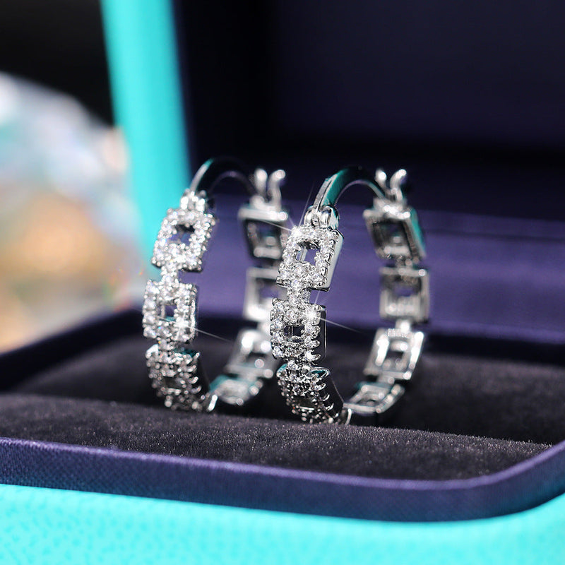 Charming Earring for Any Occasion