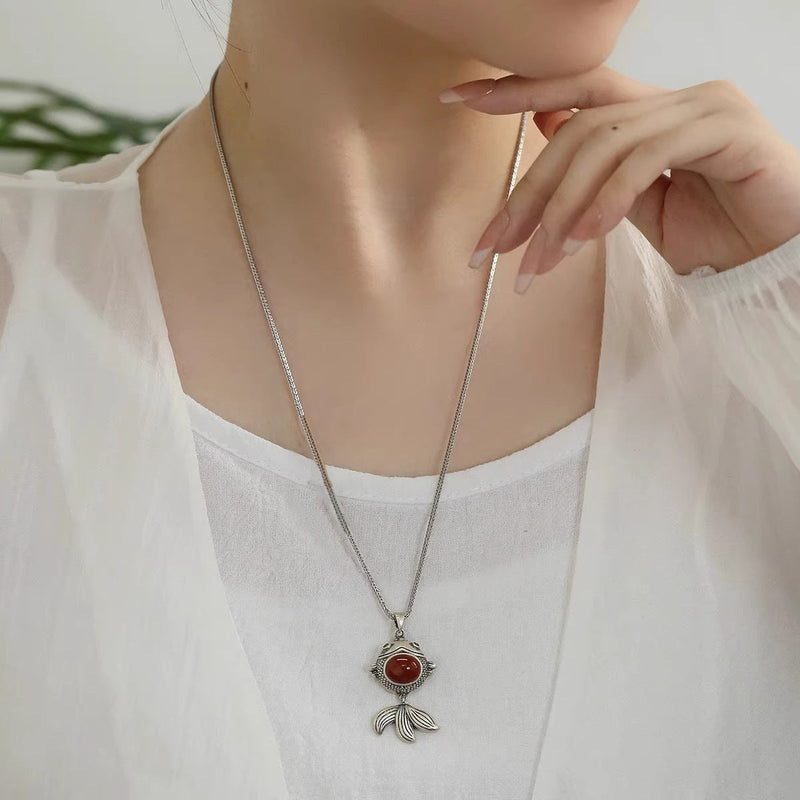 Classic Silver Necklace with Timeless Appeal
