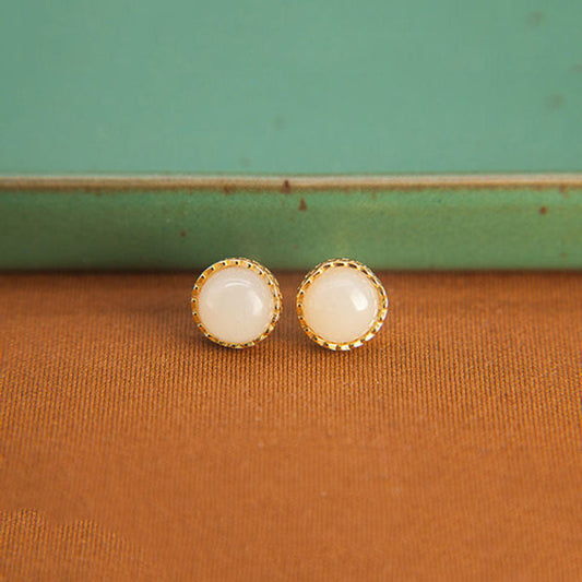 Classic Gold Earring with Timeless Appeal