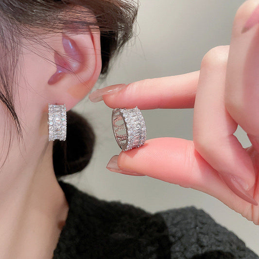 Charming Earring for Any Occasion