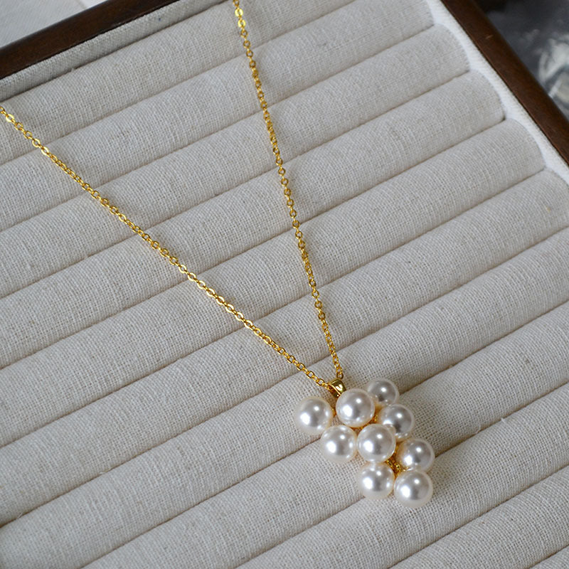 Classic Pearl Necklace with Timeless Appeal