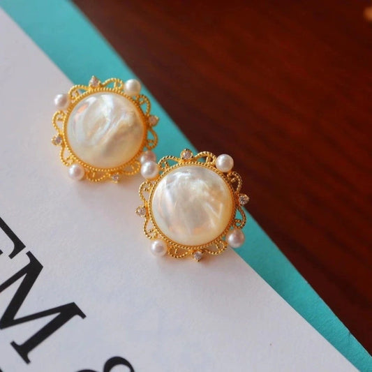 Charming Gold Earring for Any Occasion