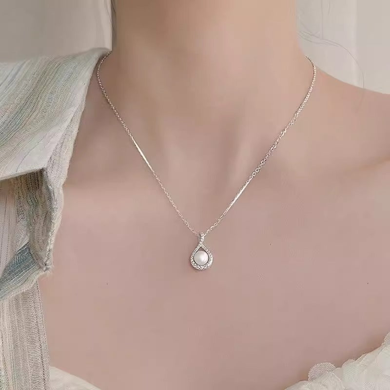 Beautiful Pearl Necklace with Unique Style
