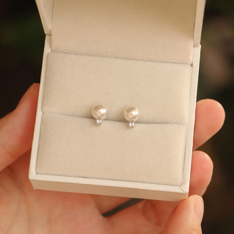 Beautiful Pearl Earring with Unique Style