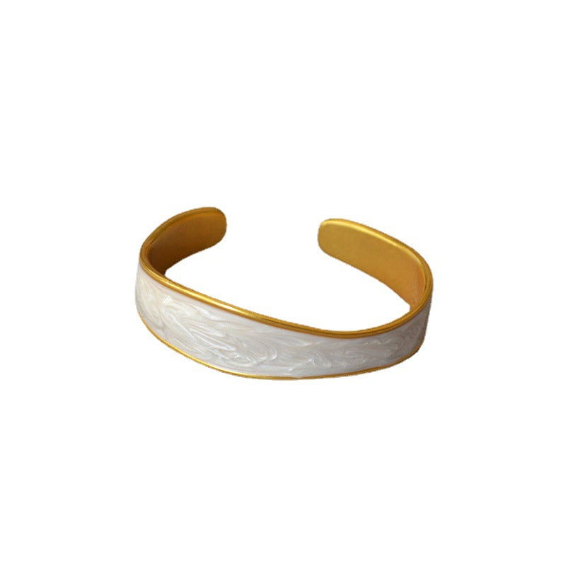 Stunning Gold Bracelet for Daily Wear