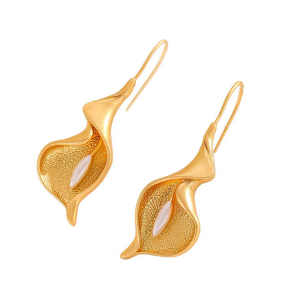 Romantic Pearl Earring for Special Moments