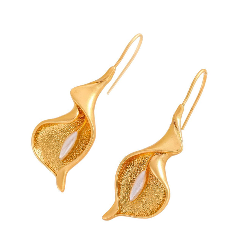 Romantic Pearl Earring for Special Moments