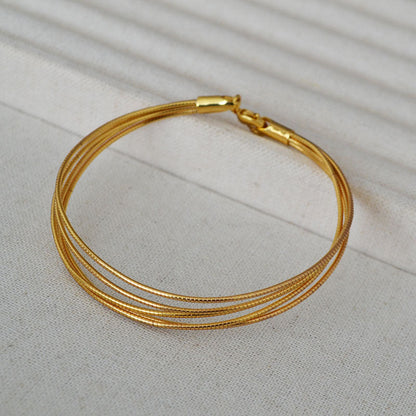 Romantic Gold Bracelet for Special Moments