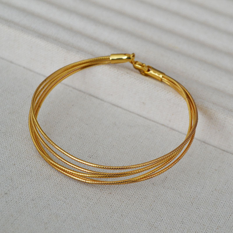 Romantic Gold Bracelet for Special Moments