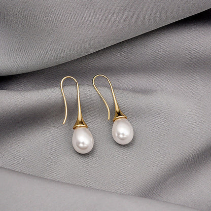 Beautiful Pearl Earring with Unique Style