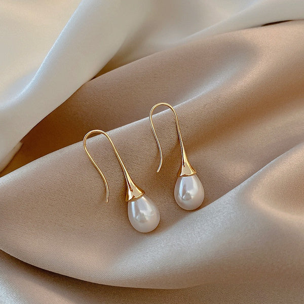 Beautiful Pearl Earring with Unique Style