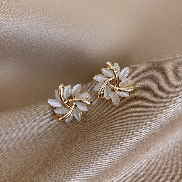 Beautiful Gold Earring with Unique Style