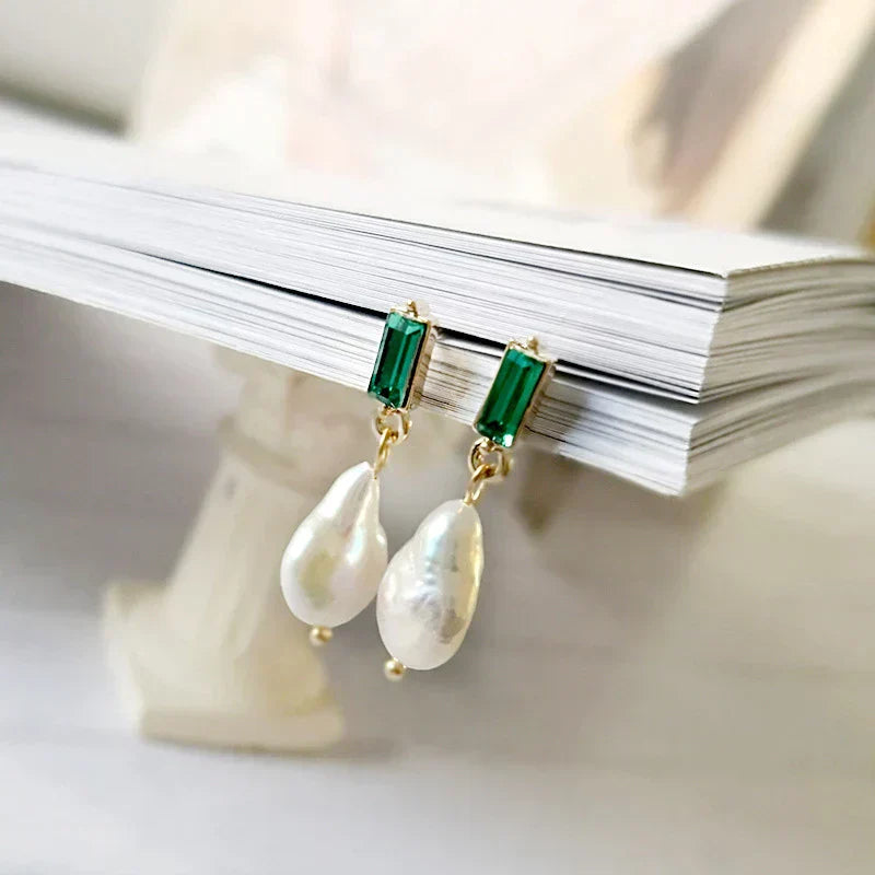 Charming Gold Earring for Any Occasion