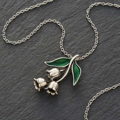 Charming Silver Necklace for Any Occasion
