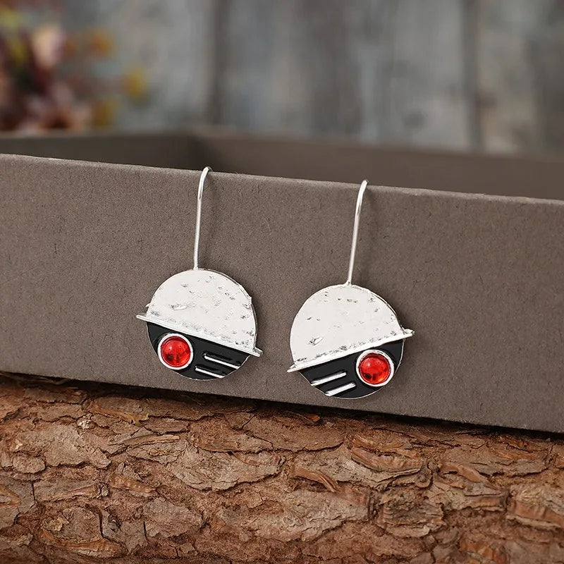 Charming Silver Earring for Any Occasion