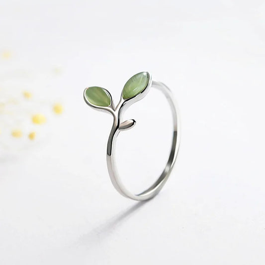 Classic Silver Ring with Timeless Appeal