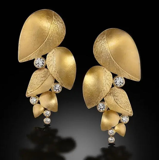 Classic Gold Earring with Timeless Appeal