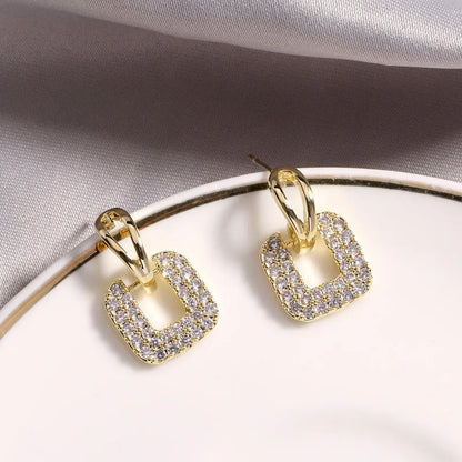 Beautiful Gold Earring with Unique Style