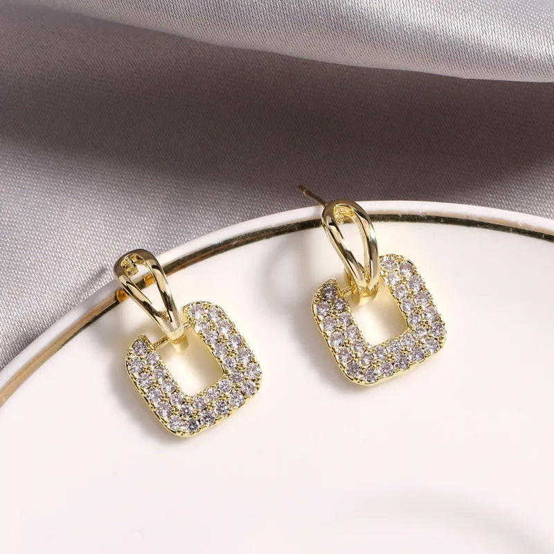 Beautiful Gold Earring with Unique Style