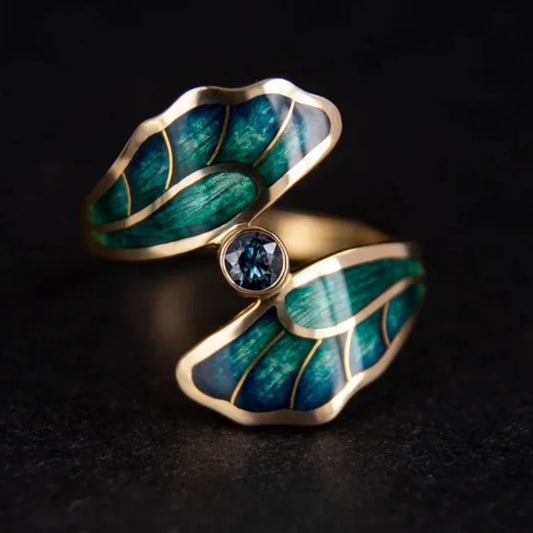 Classic Gold Ring with Timeless Appeal