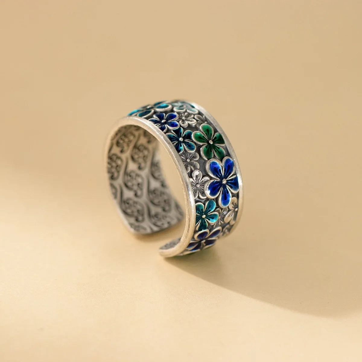 Charming Silver Ring for Any Occasion