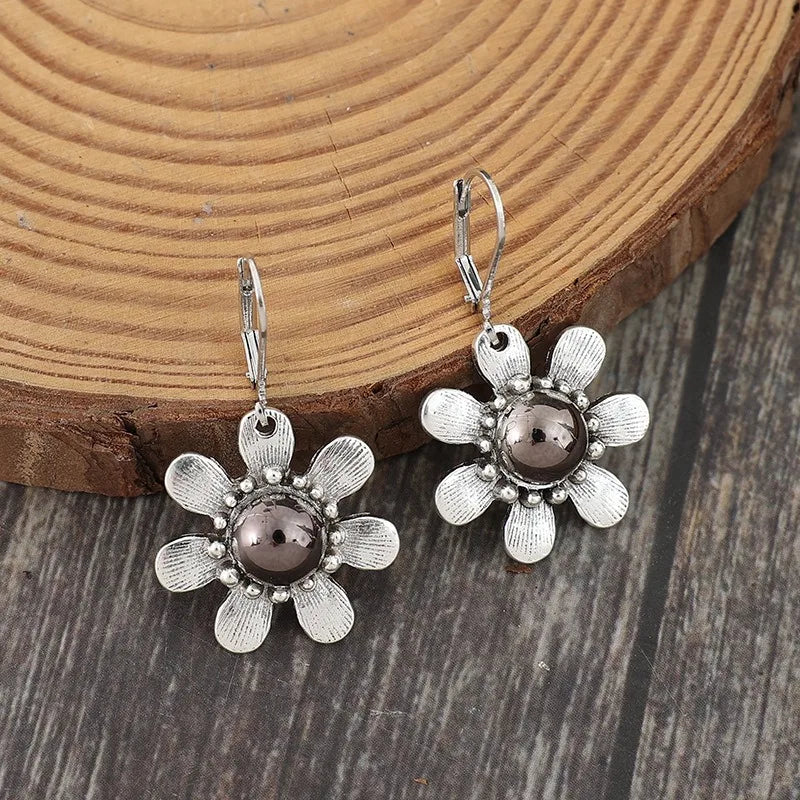 Elegant Silver Earring for Every Occasion