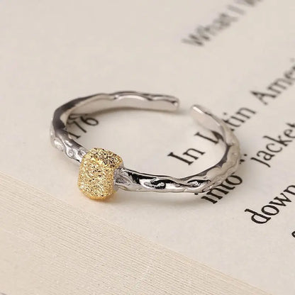 Classic Gold Ring with Timeless Appeal