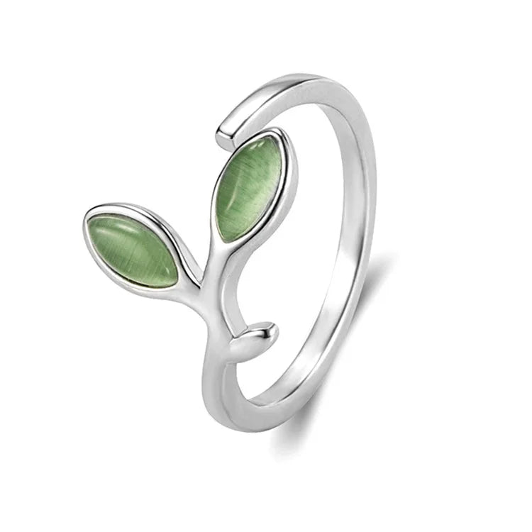 Classic Silver Ring with Timeless Appeal