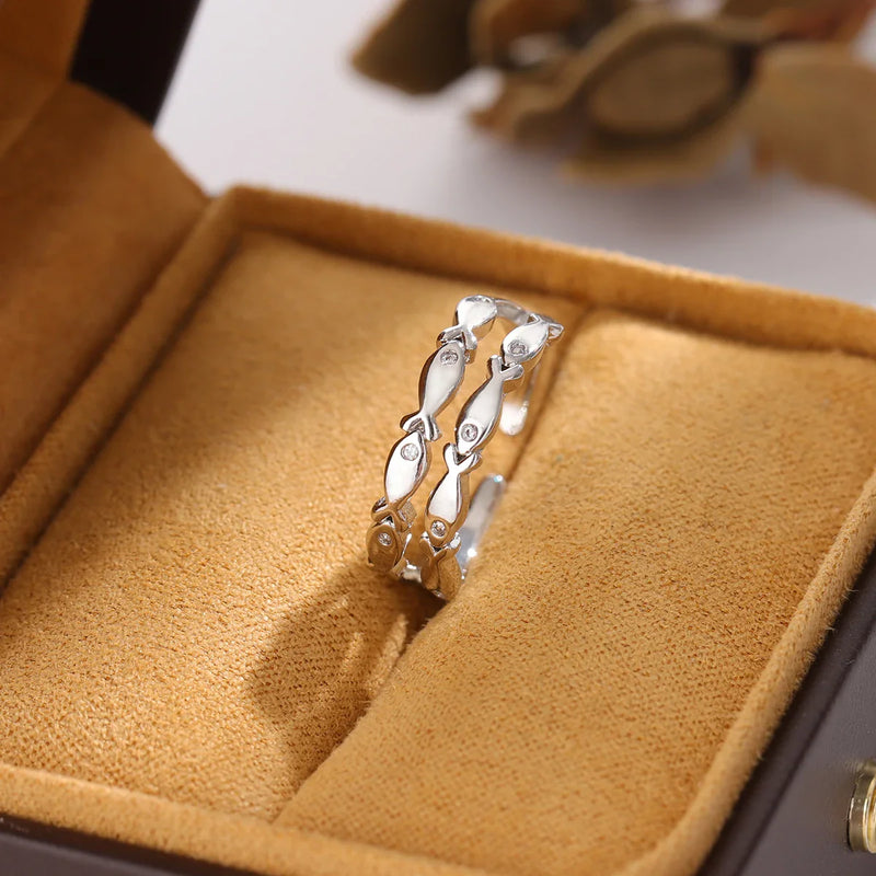 Classic Silver Ring with Timeless Appeal