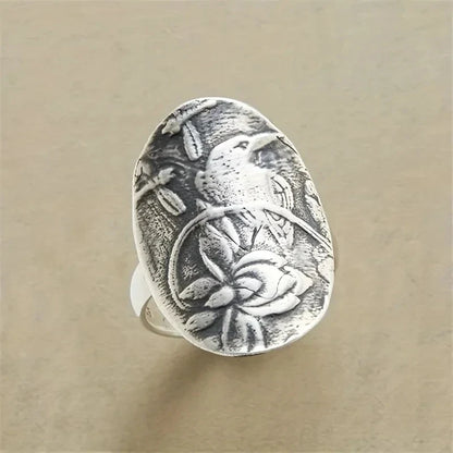 Classic Silver Ring with Timeless Appeal