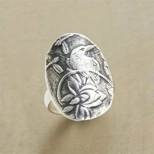 Classic Silver Ring with Timeless Appeal