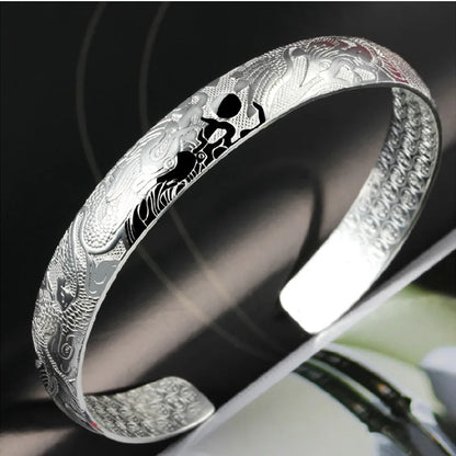 Beautiful Silver Bracelet with Unique Style