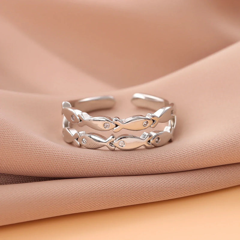 Classic Silver Ring with Timeless Appeal