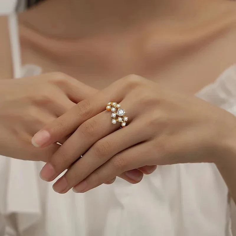 Classic Gold Ring with Timeless Appeal