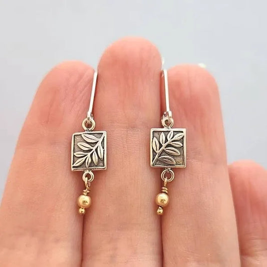 Charming Gold Earring for Any Occasion