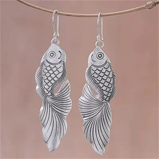 Classic Gold Earring with Timeless Appeal