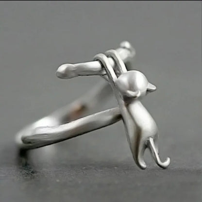 Classic Silver Ring with Timeless Appeal