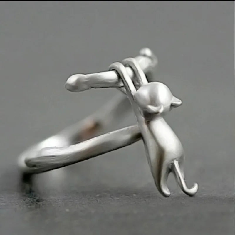 Classic Silver Ring with Timeless Appeal
