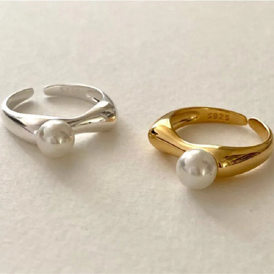 Classic Silver Ring with Timeless Appeal