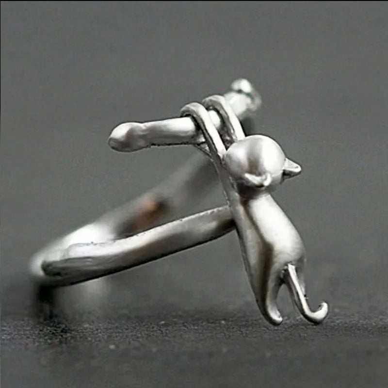 Classic Silver Ring with Timeless Appeal