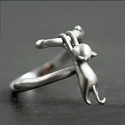 Classic Silver Ring with Timeless Appeal