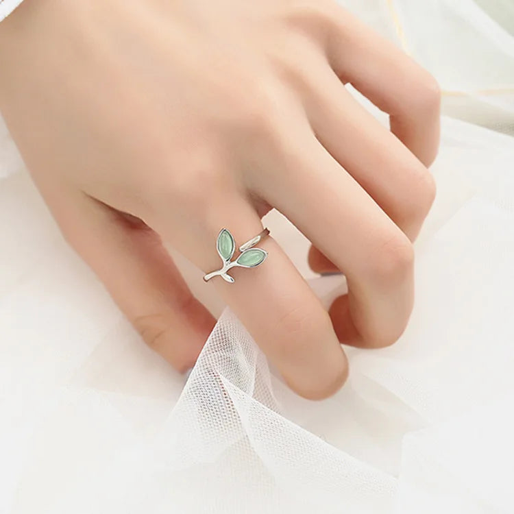 Classic Silver Ring with Timeless Appeal