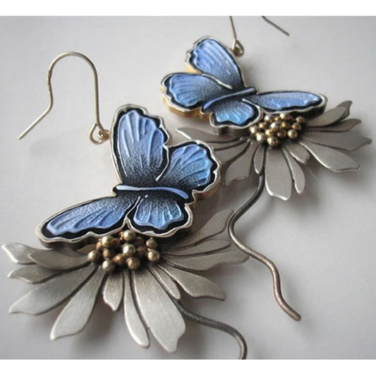 Beautiful Silver Earring with Unique Style