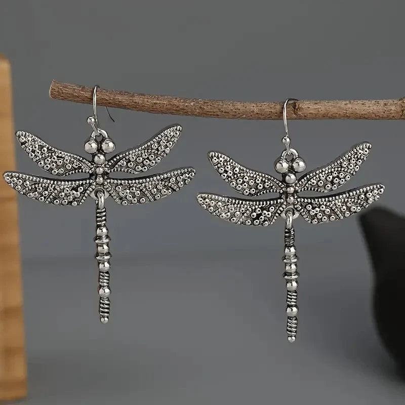 Charming Silver Earring for Any Occasion