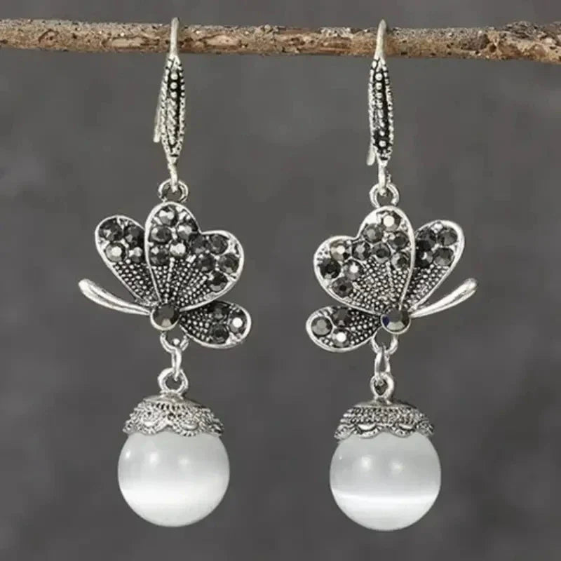 Classic Pearl Earring with Timeless Appeal